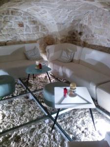 Underground Seating area Evò bar Ostuni