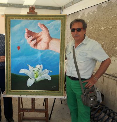 Alfredo Passante with his painting for AVIS: Promoting blood donations