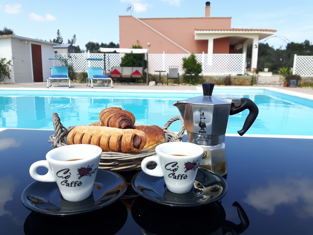 Villa Venere. Morning coffee poolside